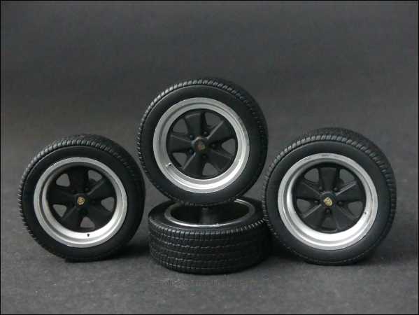 1:18 VW Bus T3 B32 Porsche Fuchs Felgensatz